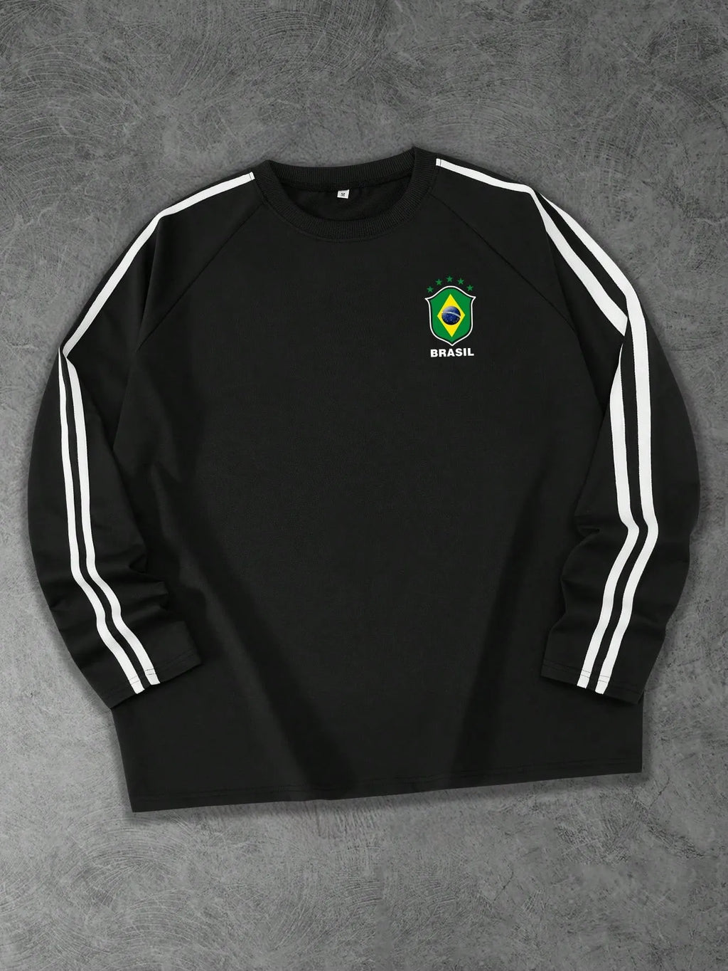 The new men's long-sleeved T-shirt for Spring and Autumn 2025 is casual fashionable and comfortable