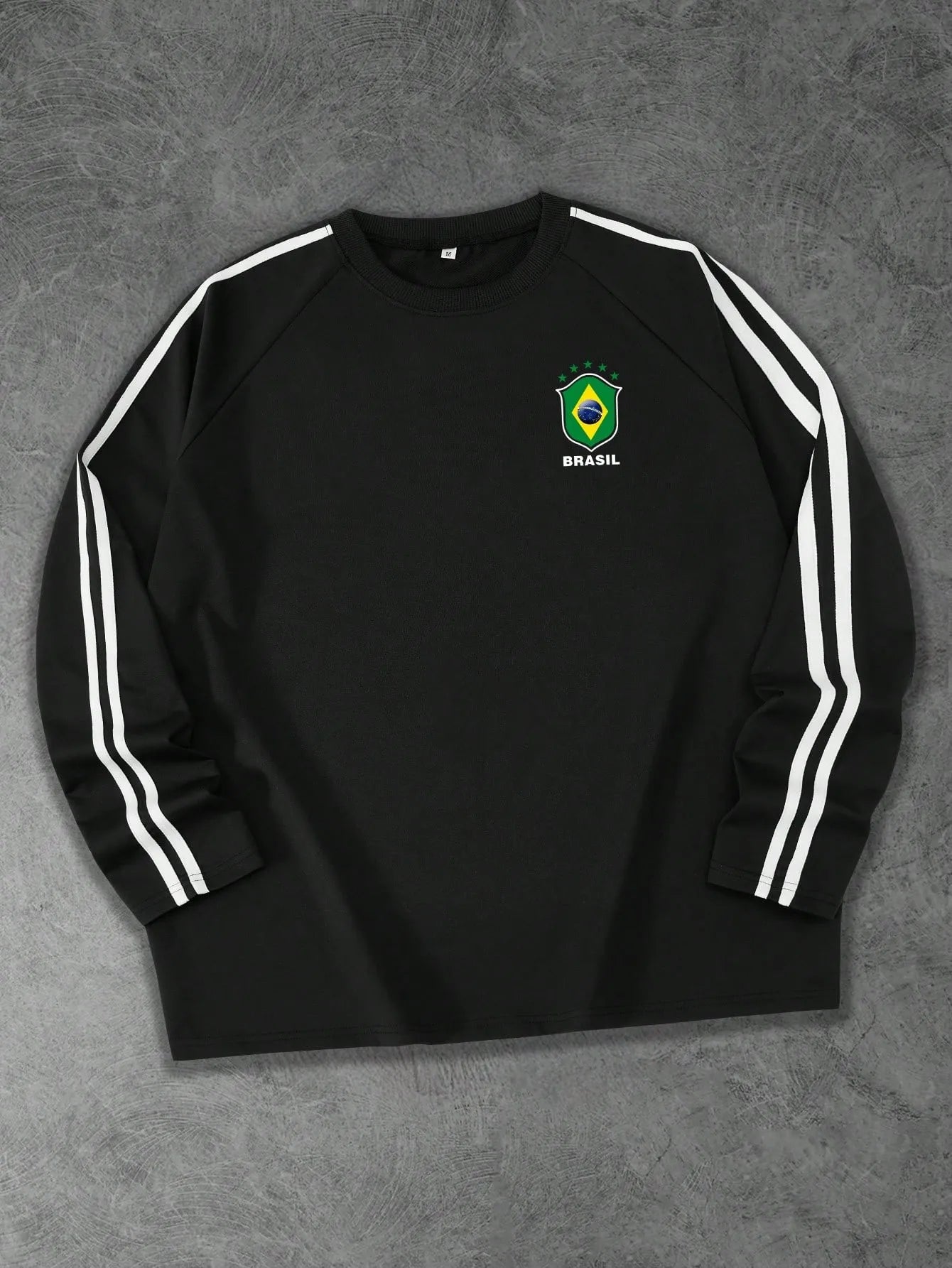 The new men's long-sleeved T-shirt for Spring and Autumn 2025 is casual fashionable and comfortable