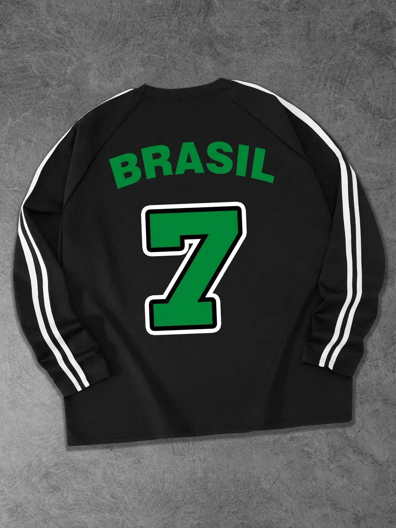 The new men's long-sleeved T-shirt for Spring and Autumn 2025 is casual fashionable and comfortable